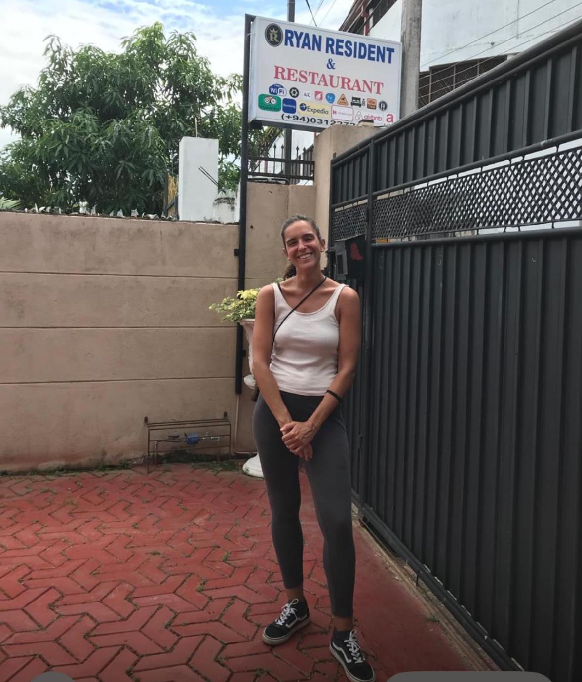 Ryan Residence & Restaurant 尼甘布 外观 照片